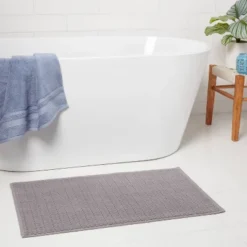 20"x34" Antimicrobial Bath Mat - Thresholdâ˘