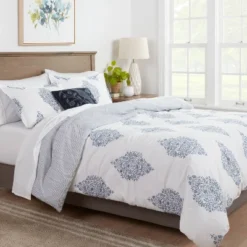 Reversible Medallion Family-Friendly Comforter & Sham Set White/Blue - Thresholdâ˘
